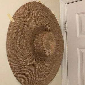 XXL brim straw hat!